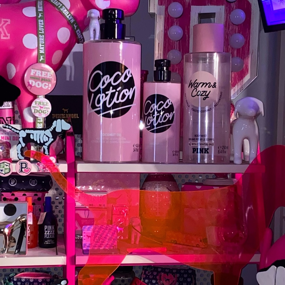 Vs &PINK display bottles